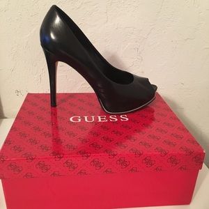 GUESS Honora Black Platform Pumps